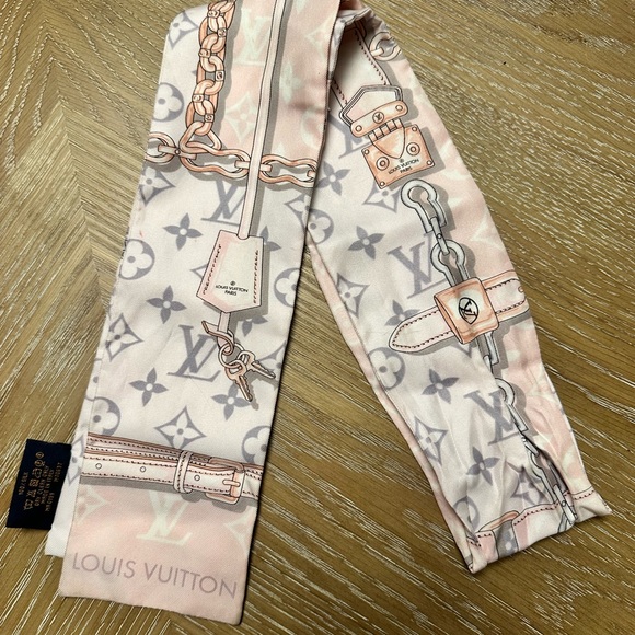 Louis Vuitton Scarf Ribbon - Picture 3 of 5